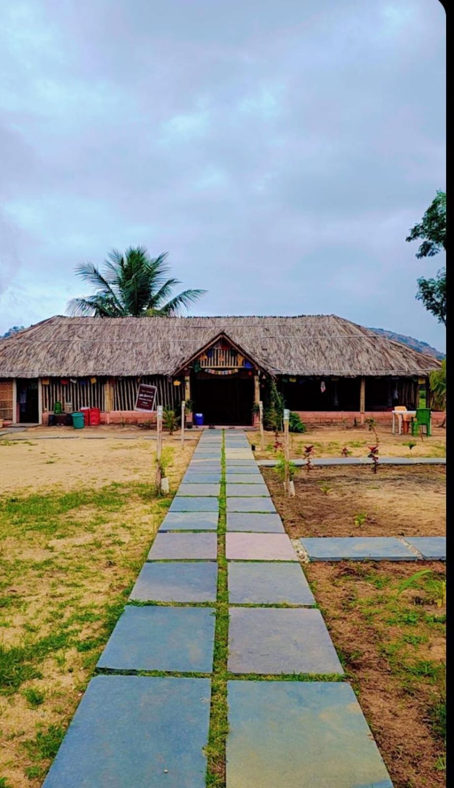 Om Shanti Om Home Stay & Cafe Hampi Exterior foto