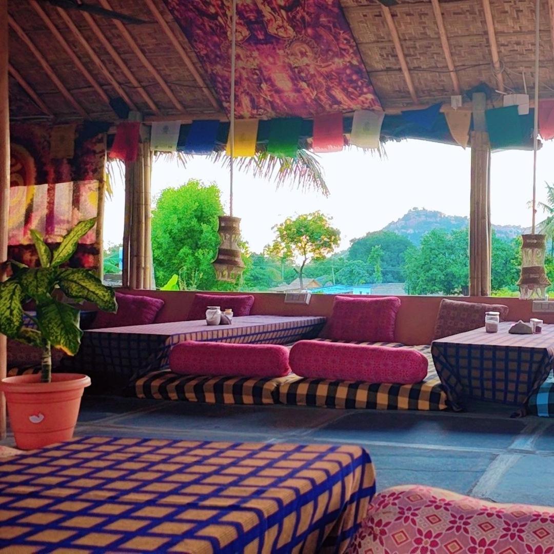 Om Shanti Om Home Stay & Cafe Hampi Exterior foto